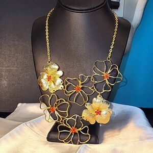 219. Goldtone Floral Spring Summer Goldtone Statement Necklace, 16-18"
